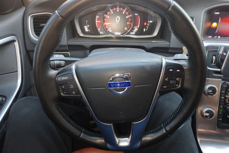 Used Volvo S60 2017 S60L T4 Smart Range Edition Steering Wheel