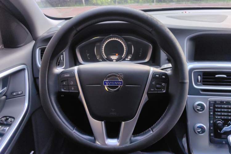 Used Volvo S60 2017 S60L T5 Intelligent Drive Edition Steering Wheel
