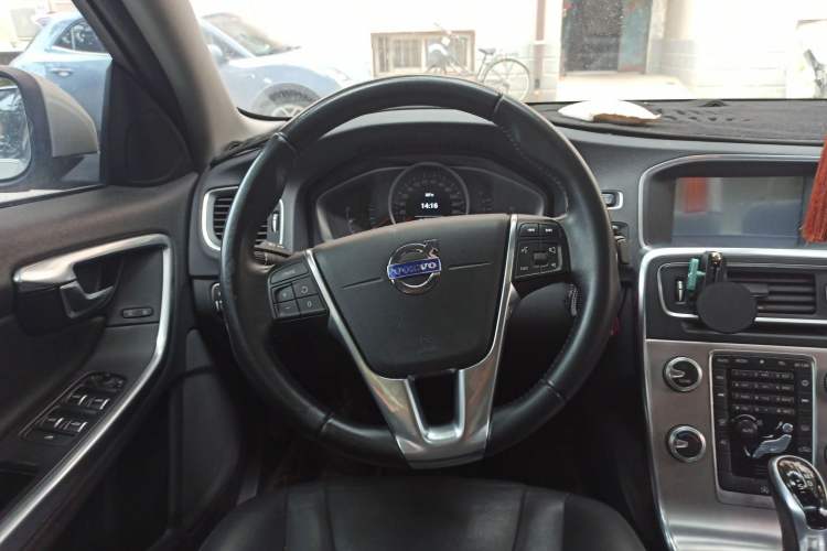 Used Volvo S60 2017 S60L T3 Smart Drive Edition Steering Wheel