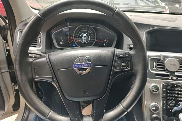 Used Volvo S60 2017 S60L T3 Smart Drive Edition Steering Wheel