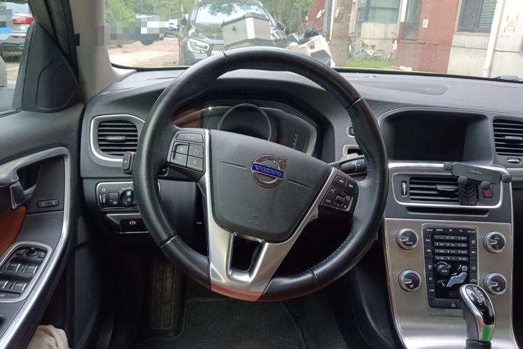 Used Volvo S60 2017 S60L T4 Smart Range Edition Steering Wheel