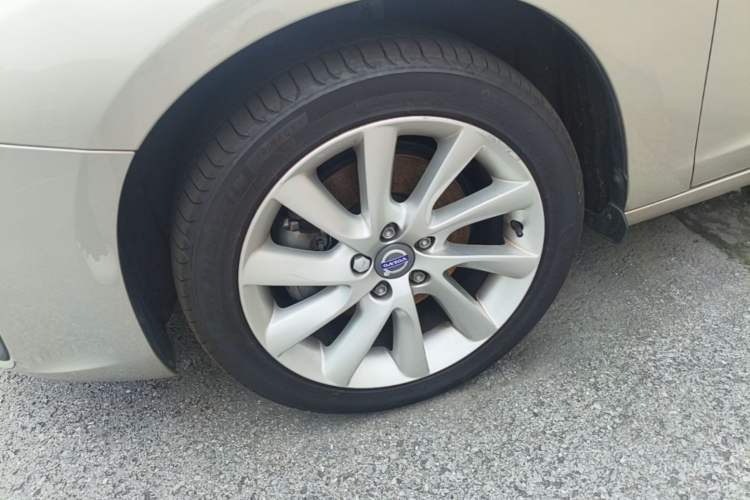 Used Volvo S60 2017 S60L T4 Smart Range Edition Left Front Wheel Hub