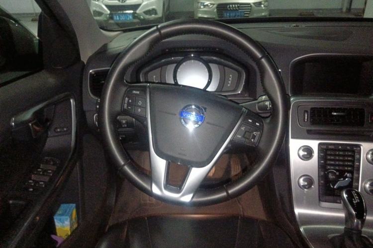 Used Volvo S60 2017 S60L T4 Smart Range Edition Steering Wheel