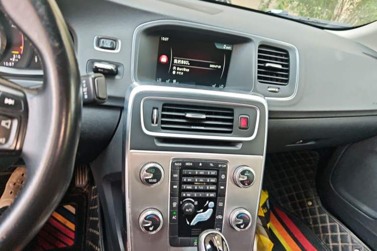 Used Volvo S60 2017 S60L T4 Smart Range Edition Audio And AC Panel