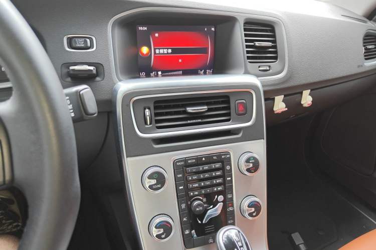 Used Volvo S60 2017 S60L T5 Intelligent Drive Edition Audio And AC Panel