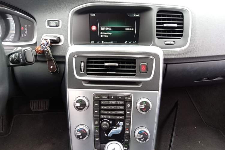Used Volvo S60 2017 S60L T5 Intelligent Drive Edition Audio And AC Panel