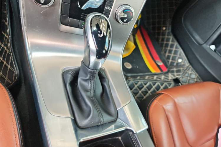 Used Volvo S60 2017 S60L T4 Smart Range Edition Gear Lever