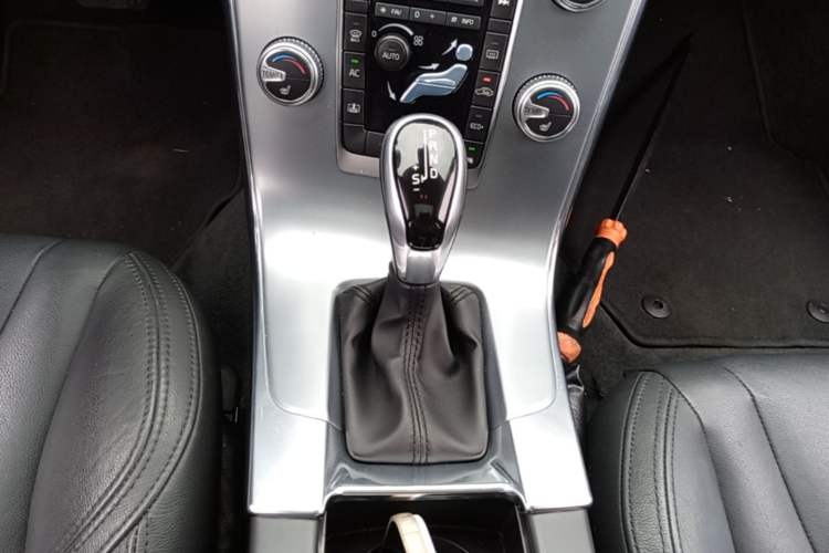Used Volvo S60 2017 S60L T5 Intelligent Drive Edition Gear Lever