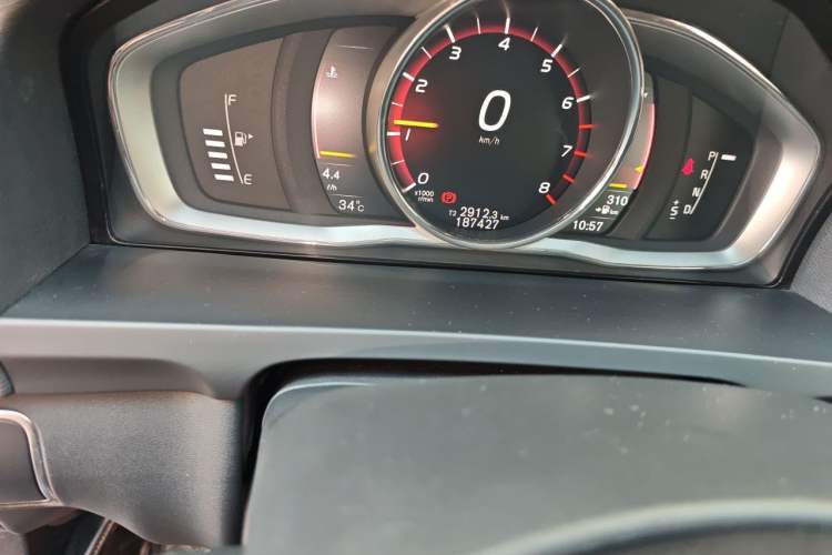 Used Volvo S60 2017 S60L T4 Smart Range Edition Odometer Close Up