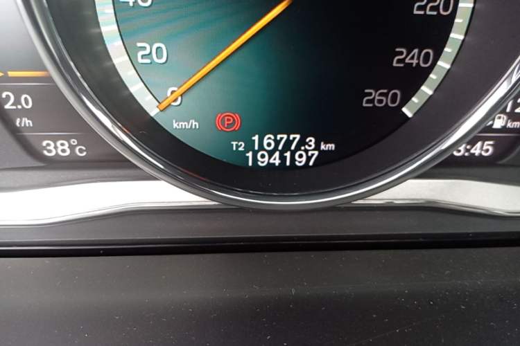 Used Volvo S60 2017 S60L T5 Intelligent Drive Edition Odometer Close Up