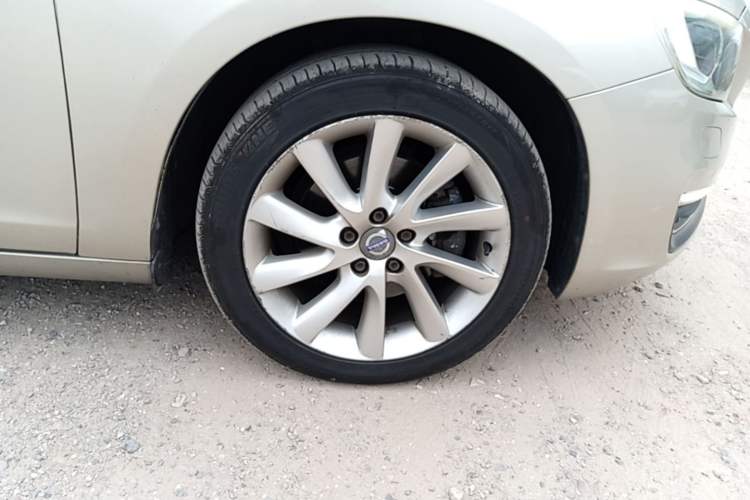 Used Volvo S60 2017 S60L T5 Intelligent Drive Edition Right Front Wheel Hub