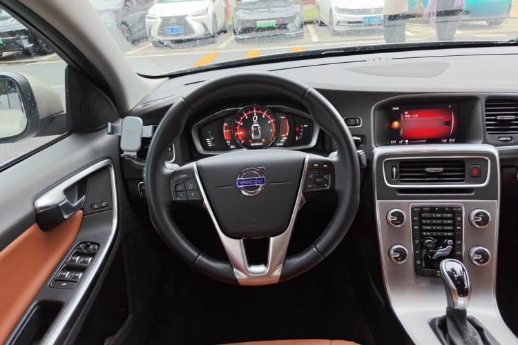 Used Volvo S60 2017 S60L T5 Intelligent Drive Edition Steering Wheel