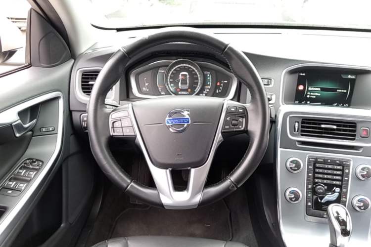 Used Volvo S60 2017 S60L T5 Intelligent Drive Edition Steering Wheel