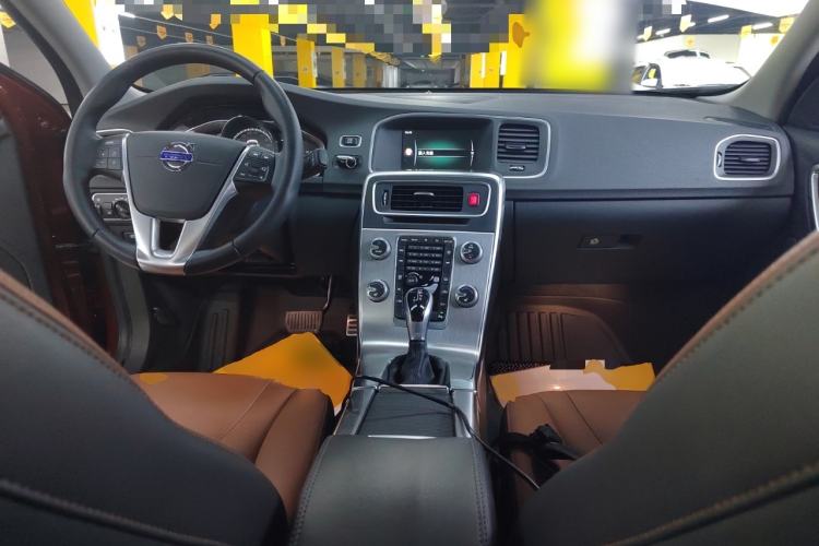 Used Volvo S60 2017 S60L T4 Smart Range Edition Center Console