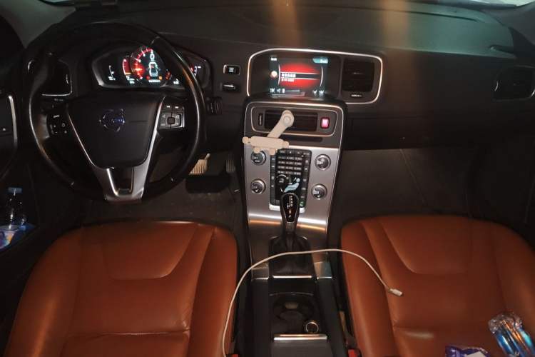 Used Volvo S60 2017 S60L T4 Smart Range Edition Center Console