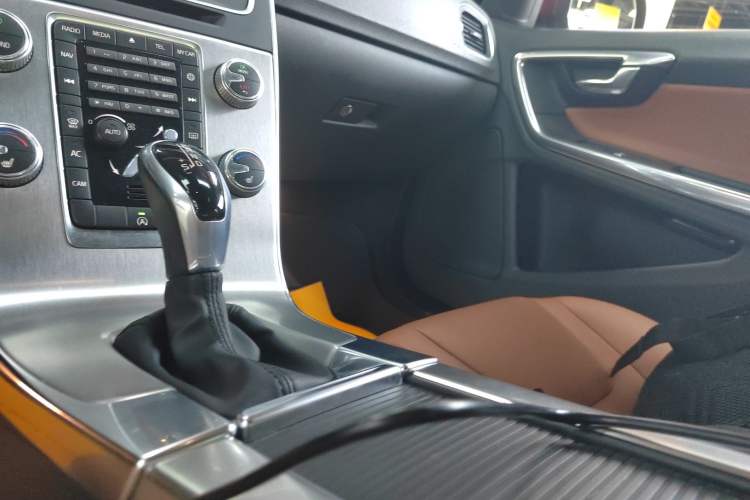 Used Volvo S60 2017 S60L T4 Smart Range Edition Gear Lever