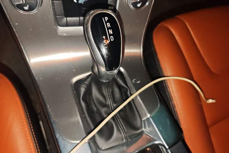 Used Volvo S60 2017 S60L T4 Smart Range Edition Gear Lever