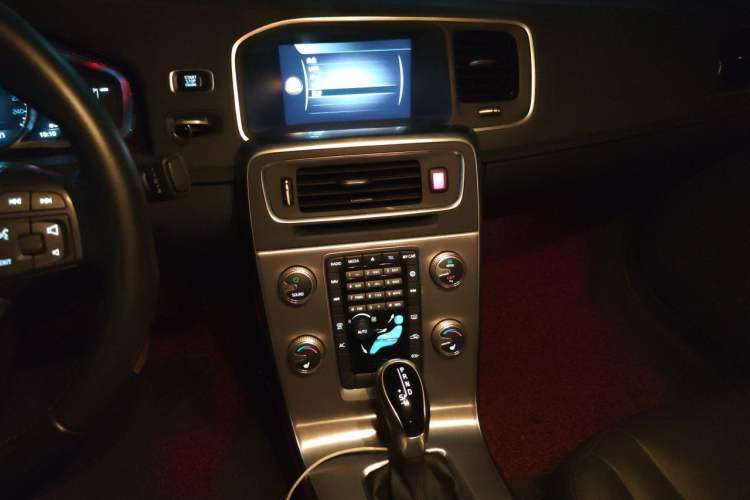 Used Volvo S60 2017 S60L T4 Smart Range Edition Audio And AC Panel