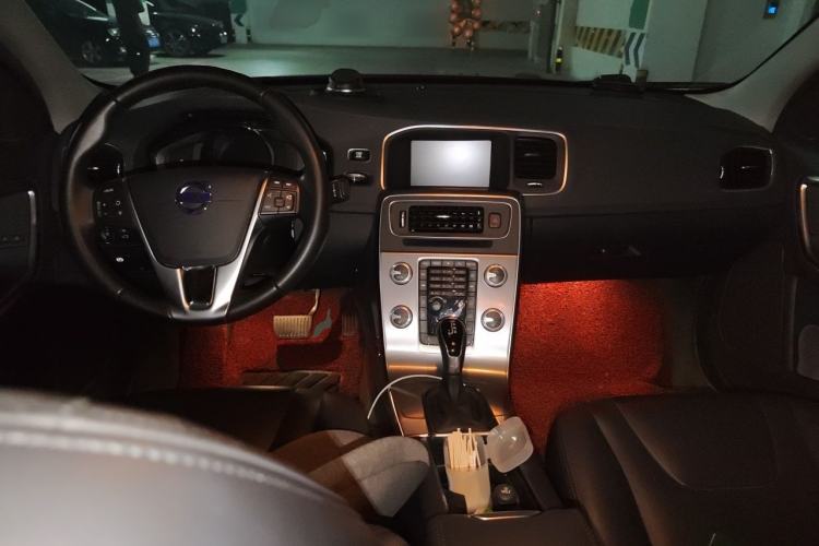 Used Volvo S60 2017 S60L T4 Smart Range Edition Center Console