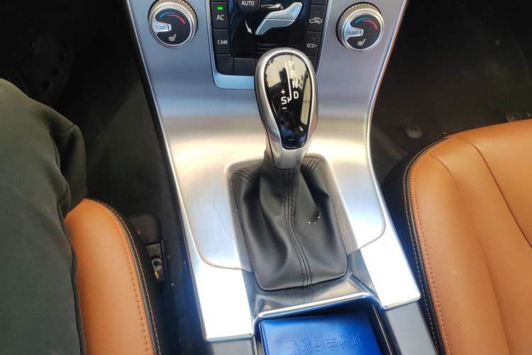 Used Volvo S60 2017 S60L T4 Smart Range Edition Gear Lever