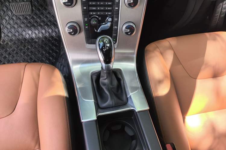 Used Volvo S60 2017 S60L T4 Smart Range Edition Gear Lever