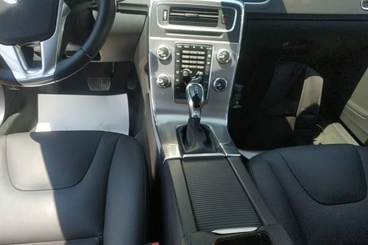 Used Volvo S60 2017 S60L T4 Smart Range Edition Gear Lever