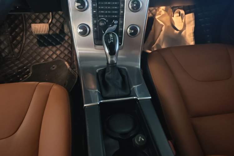Used Volvo S60 2017 S60L T3 Smart Upgrade Edition Gear Lever