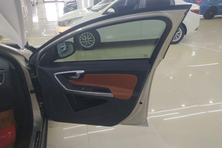 Used Volvo S60 2017 S60L T4 Smart Range Edition Interior 5