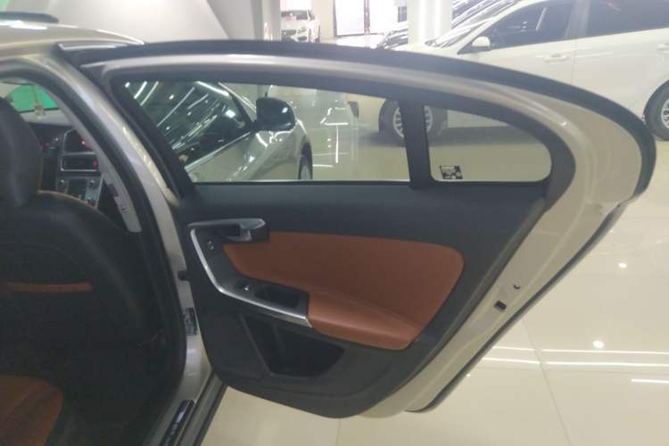 Used Volvo S60 2017 S60L T4 Smart Range Edition Interior 6