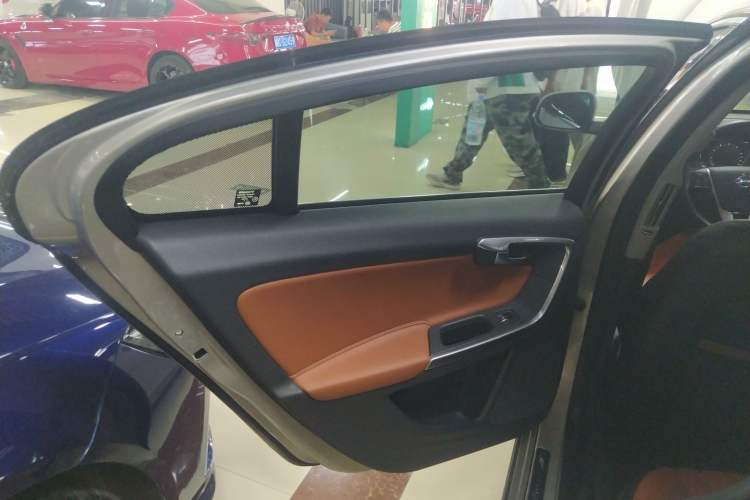 Used Volvo S60 2017 S60L T4 Smart Range Edition Interior 8