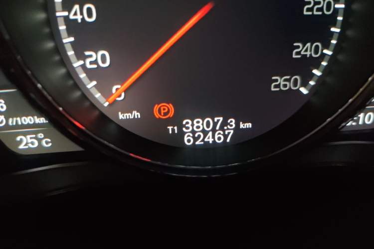 Used Volvo S60 2017 S60L T4 Smart Range Edition Odometer Close Up