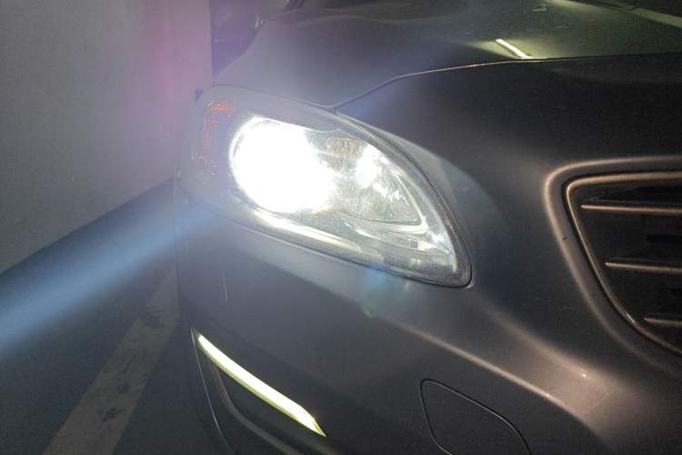Used Volvo S60 2017 S60L T3 Smart Upgrade Edition Right Front Headlight