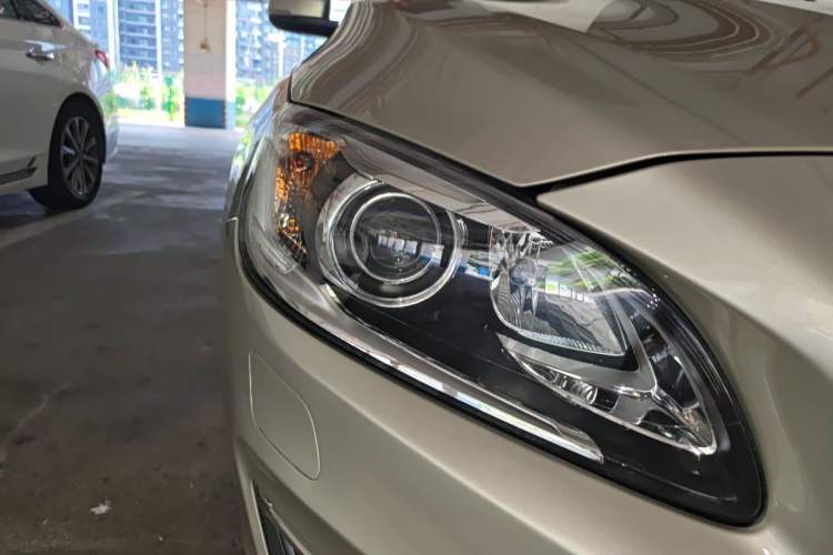 Used Volvo S60 2017 S60L T4 Smart Range Edition Right Front Headlight
