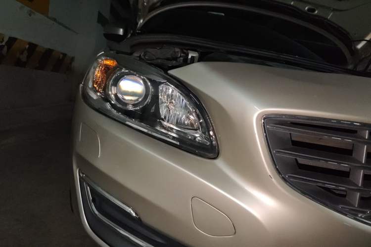 Used Volvo S60 2017 S60L T4 Smart Range Edition Right Front Headlight