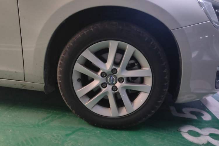 Used Volvo S60 2017 S60L T3 Smart Upgrade Edition Right Front Wheel Hub