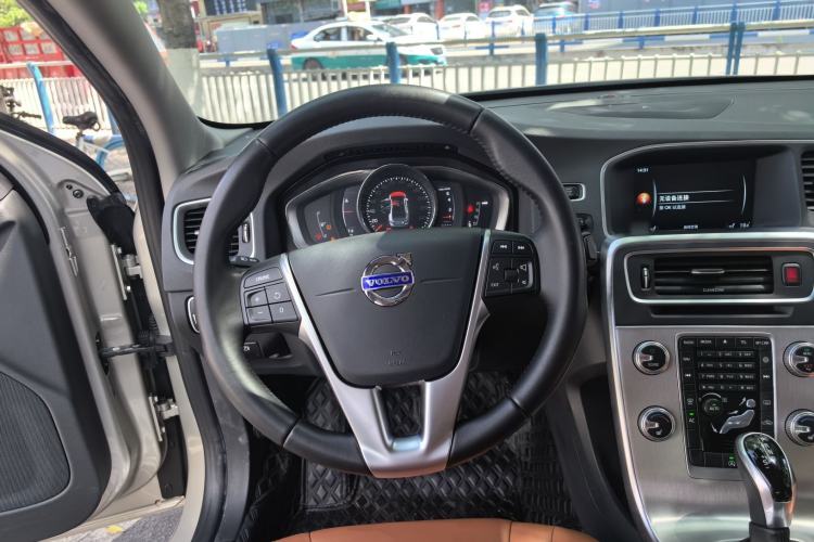 Used Volvo S60 2017 S60L T4 Smart Range Edition Steering Wheel