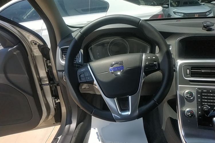 Used Volvo S60 2017 S60L T4 Smart Range Edition Steering Wheel