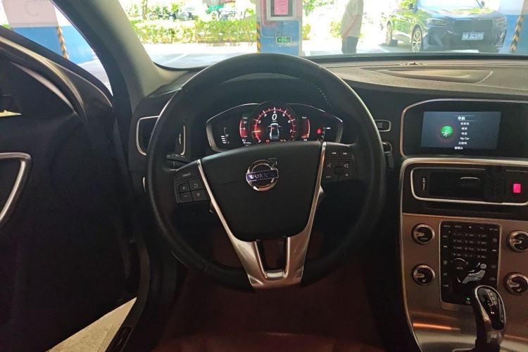 Used Volvo S60 2017 S60L T4 Smart Range Edition Steering Wheel