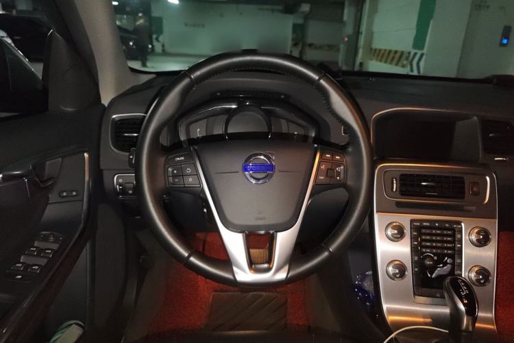 Used Volvo S60 2017 S60L T4 Smart Range Edition Steering Wheel
