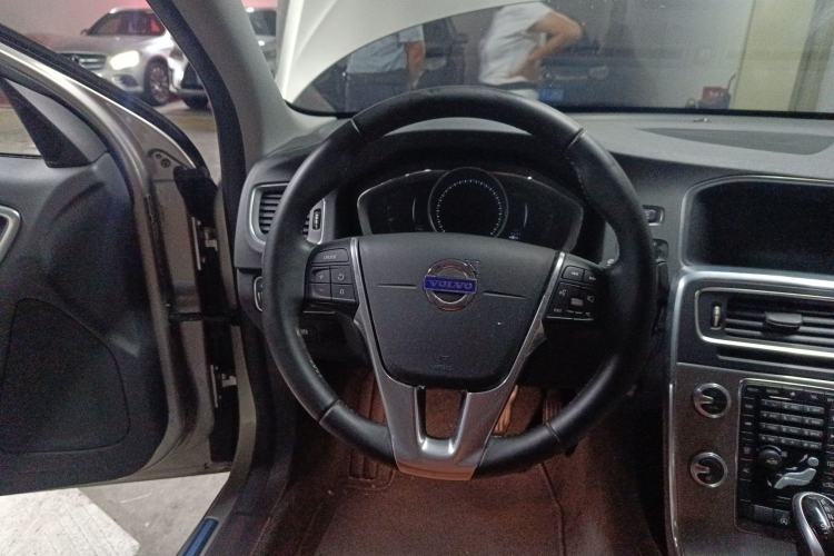 Used Volvo S60 2017 S60L T4 Smart Range Edition Steering Wheel