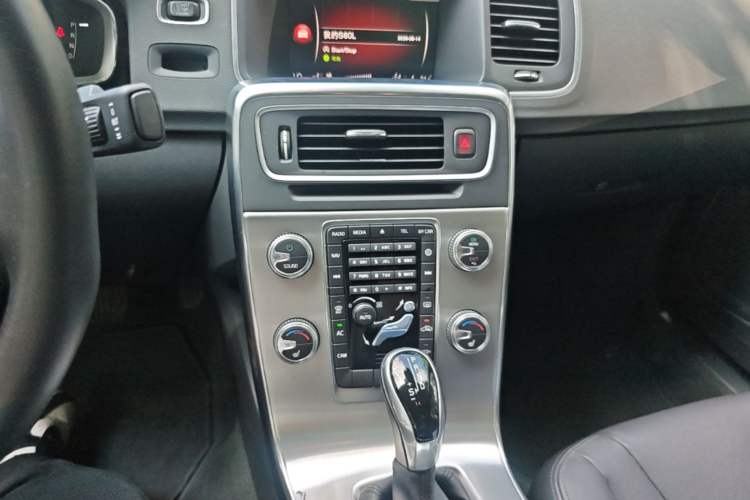 Used Volvo S60 2017 S60L T4 Smart Range Edition Audio And AC Panel