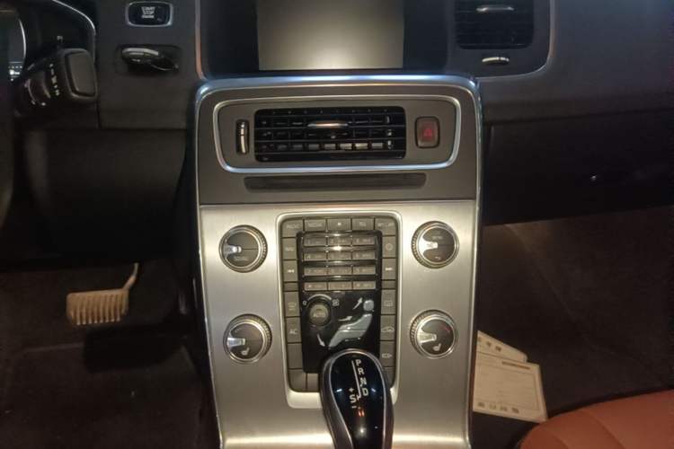 Used Volvo S60 2017 S60L T4 Smart Range Edition Audio And AC Panel