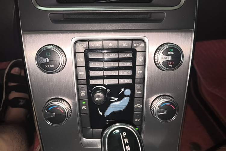 Used Volvo S60 2017 S60L T3 Smart Upgrade Edition Audio And AC Panel