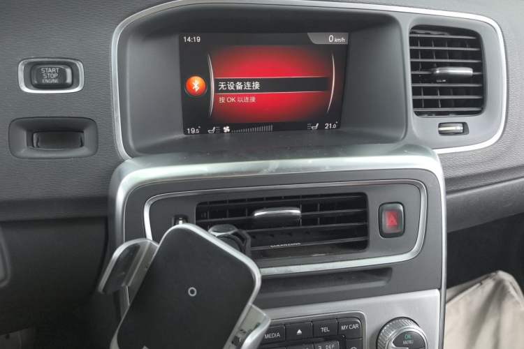 Used Volvo S60 2017 S60L T5 Intelligent Drive Edition Audio And AC Panel