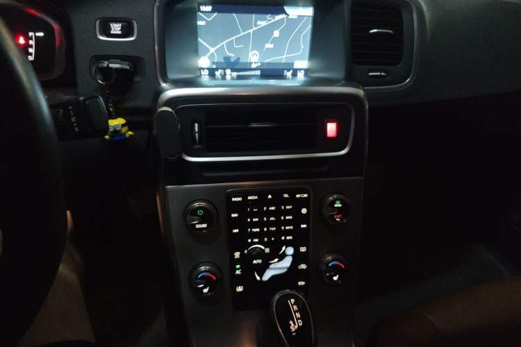 Used Volvo S60 2017 S60L T5 Intelligent Drive Edition Audio And AC Panel