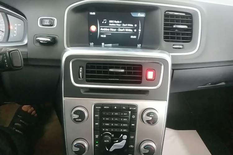 Used Volvo S60 2017 S60L T3 Smart Drive Edition Audio And AC Panel