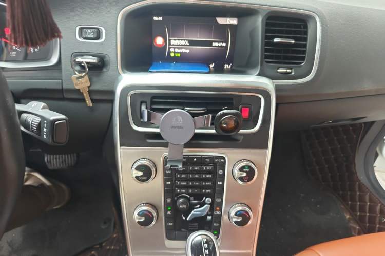 Used Volvo S60 2017 S60L T3 Smart Upgrade Edition Audio And AC Panel