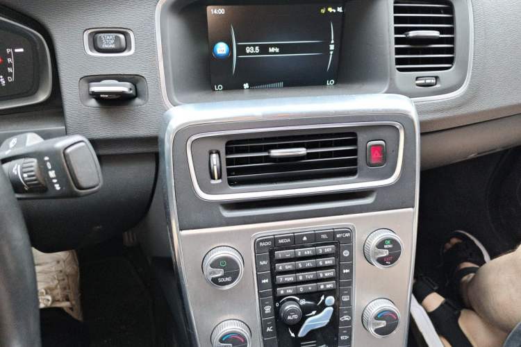 Used Volvo S60 2017 S60L T3 Smart Drive Edition Audio And AC Panel