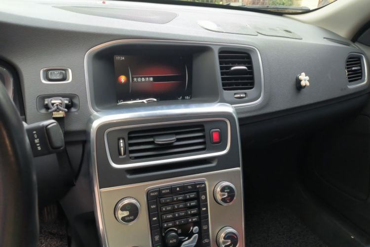 Used Volvo S60 2017 S60L T4 Smart Range Edition Audio And AC Panel
