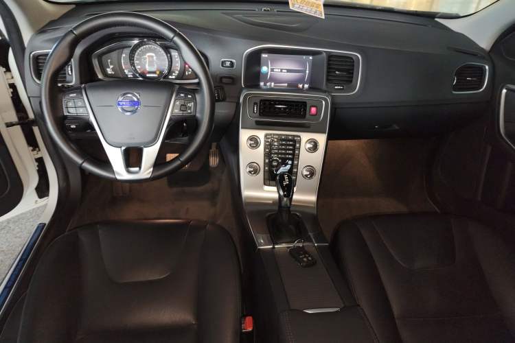 Used Volvo S60 2017 S60L T4 Smart Range Edition Audio And AC Panel
